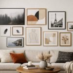 Comment créer un mur de cadres harmonieux sans percer partout et structurer visuellement un grand pan de mur